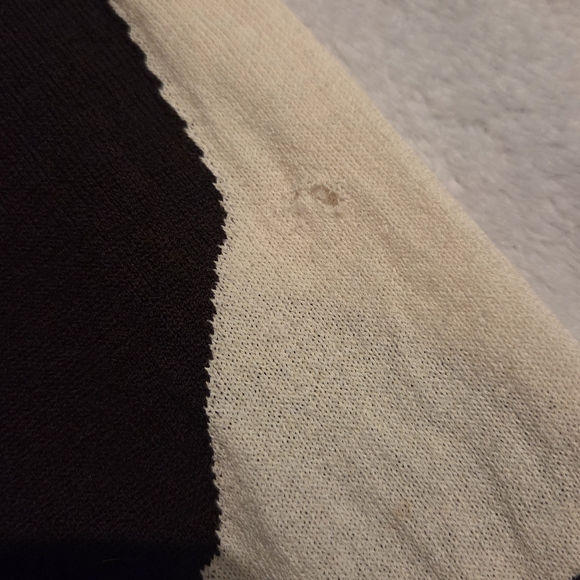 St. John Sport: Black and Orange Patterned Top GUC - Picture 6 of 7